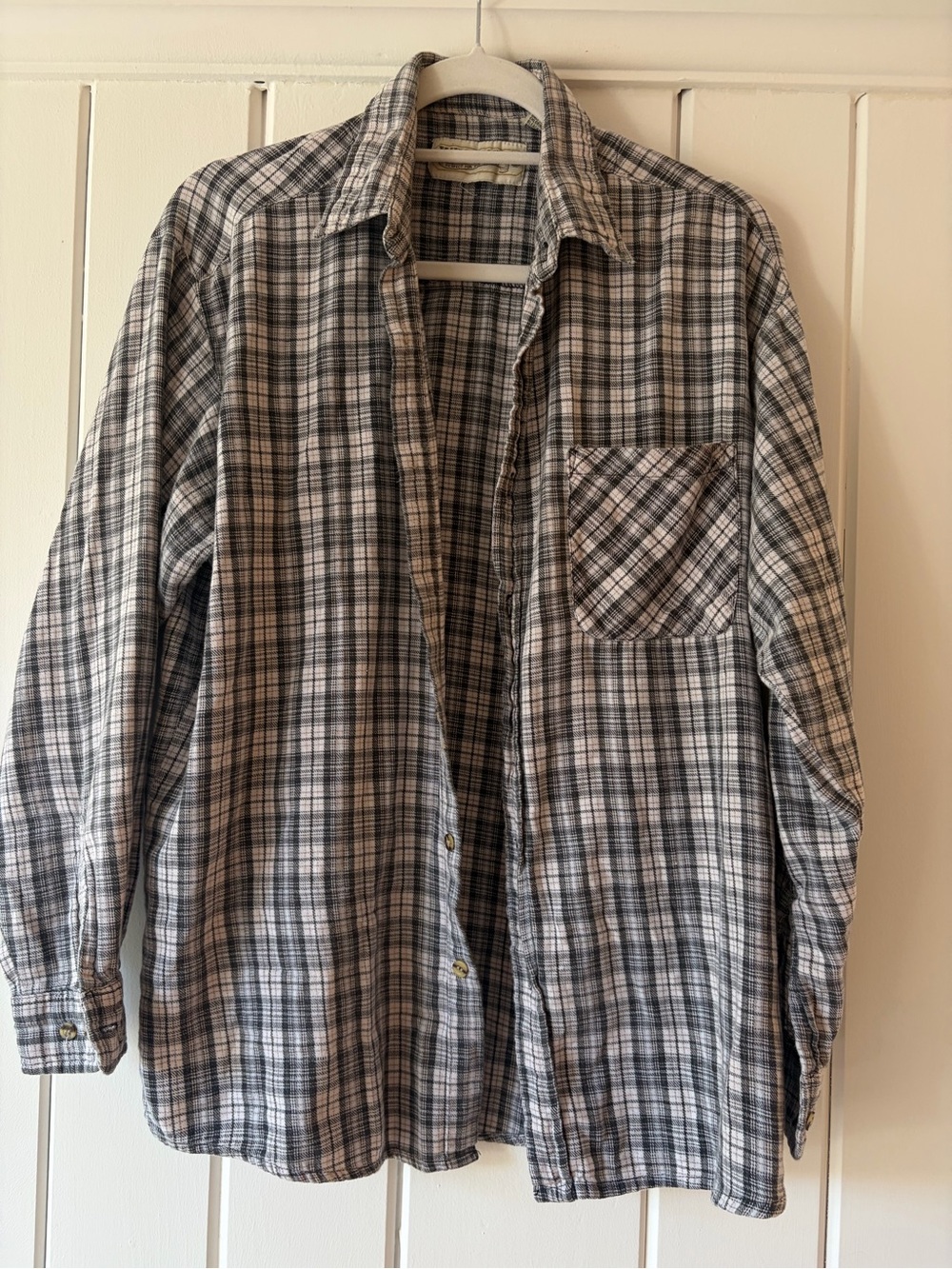 Wilderness Men's Gray Plaid Button-Up Shirt